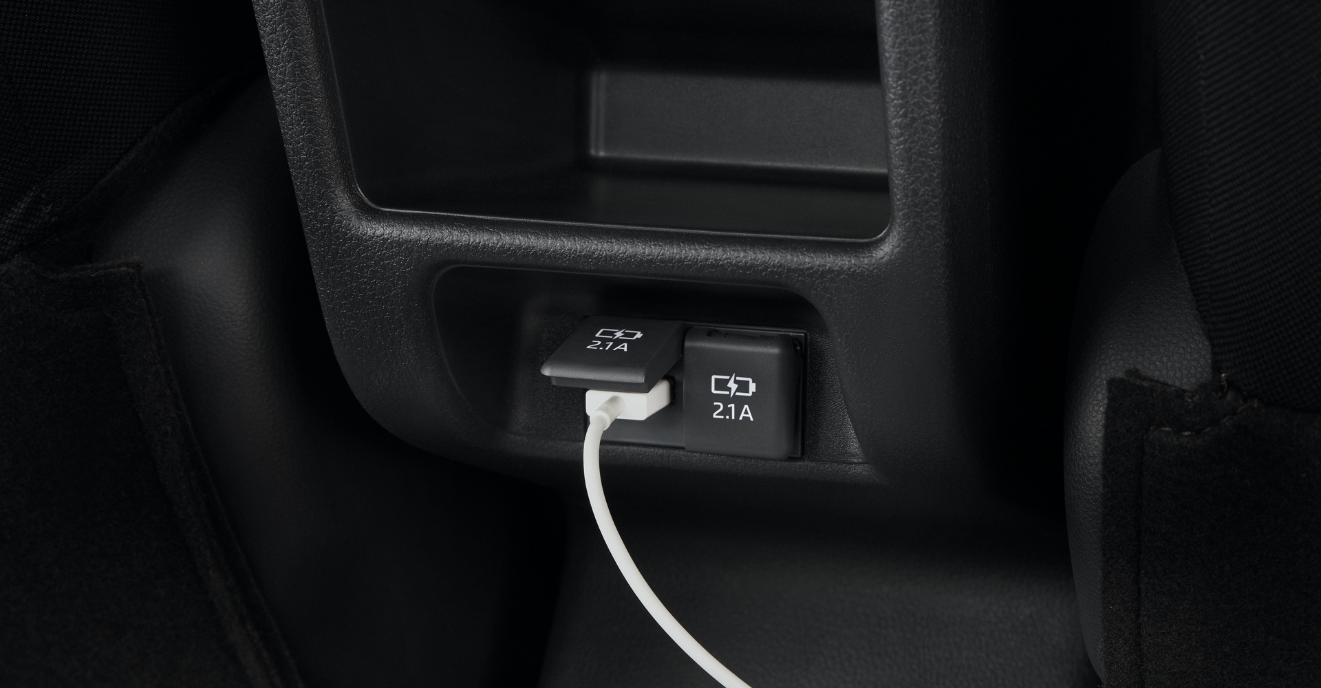 ที่ชาร์จภายในรถยนต์ด้านหลัง (USB) USB Charger