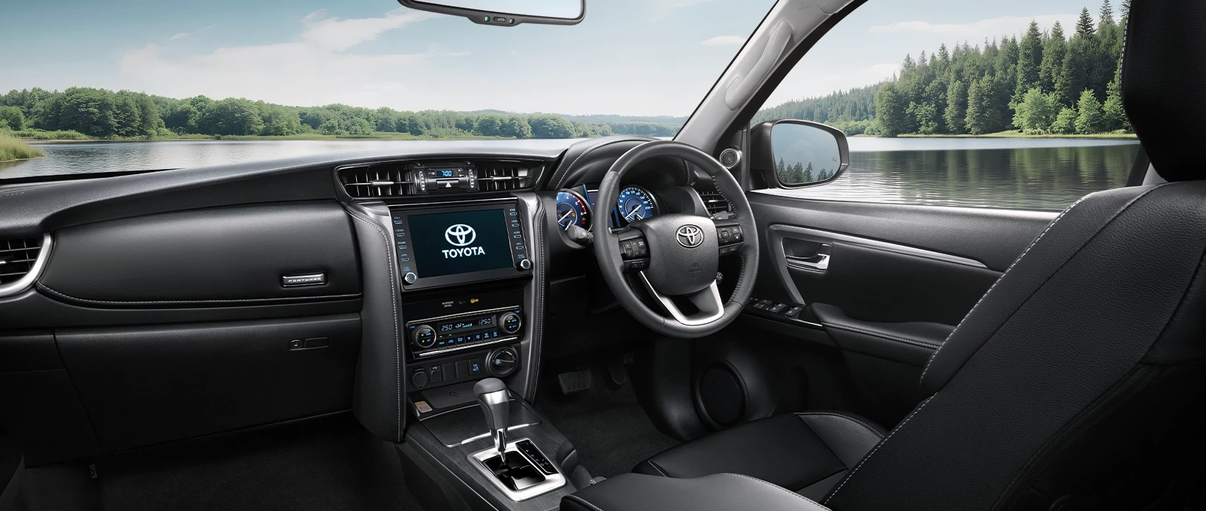 FORTUNER LEADER INTERIOR