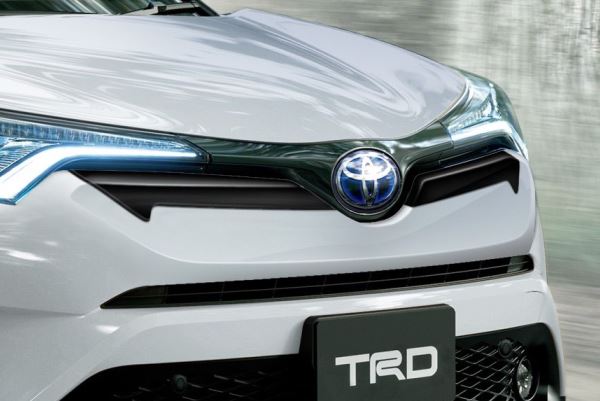 คิ้วตกแต่งกันชนหน้า  TRD / TRD Front Grille Garnish