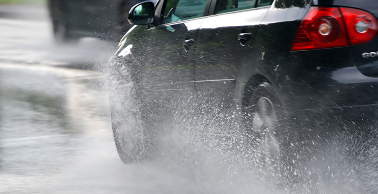 อย่าลืมล้างรถหน้าฝน ระวังสีรถจะพัง