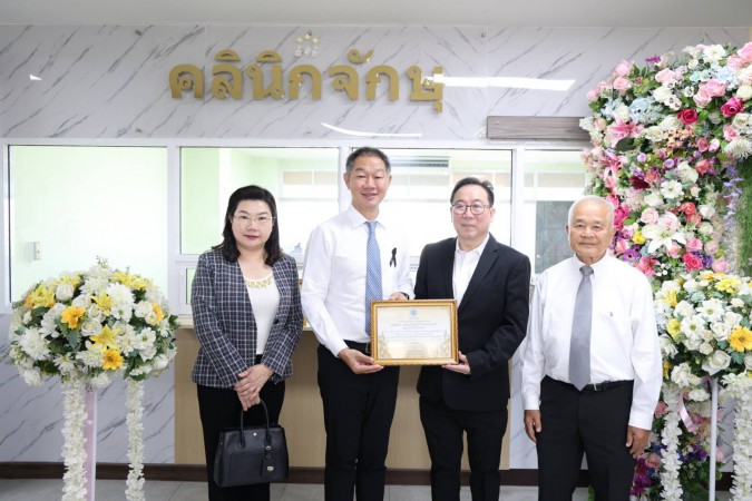 กลุ่มบริษัท โตโยต้านนทบุรี โดย คุณจุมพล สุวัฒนพงษ์ และ คุณพัชรินทร์ สุวัฒนพงษ์ กรรมการผู้จัดการ ได้มอบเงินบริจาคจำนวน 3,800,000 บาท